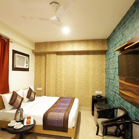 Green Plaza At Airport Hotel New Delhi Ngoại thất bức ảnh