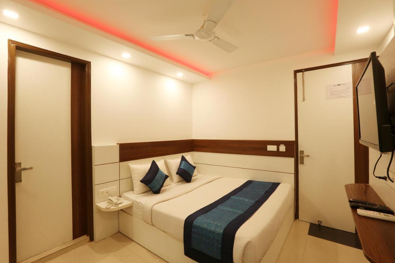 Green Plaza At Airport Hotel New Delhi Ngoại thất bức ảnh