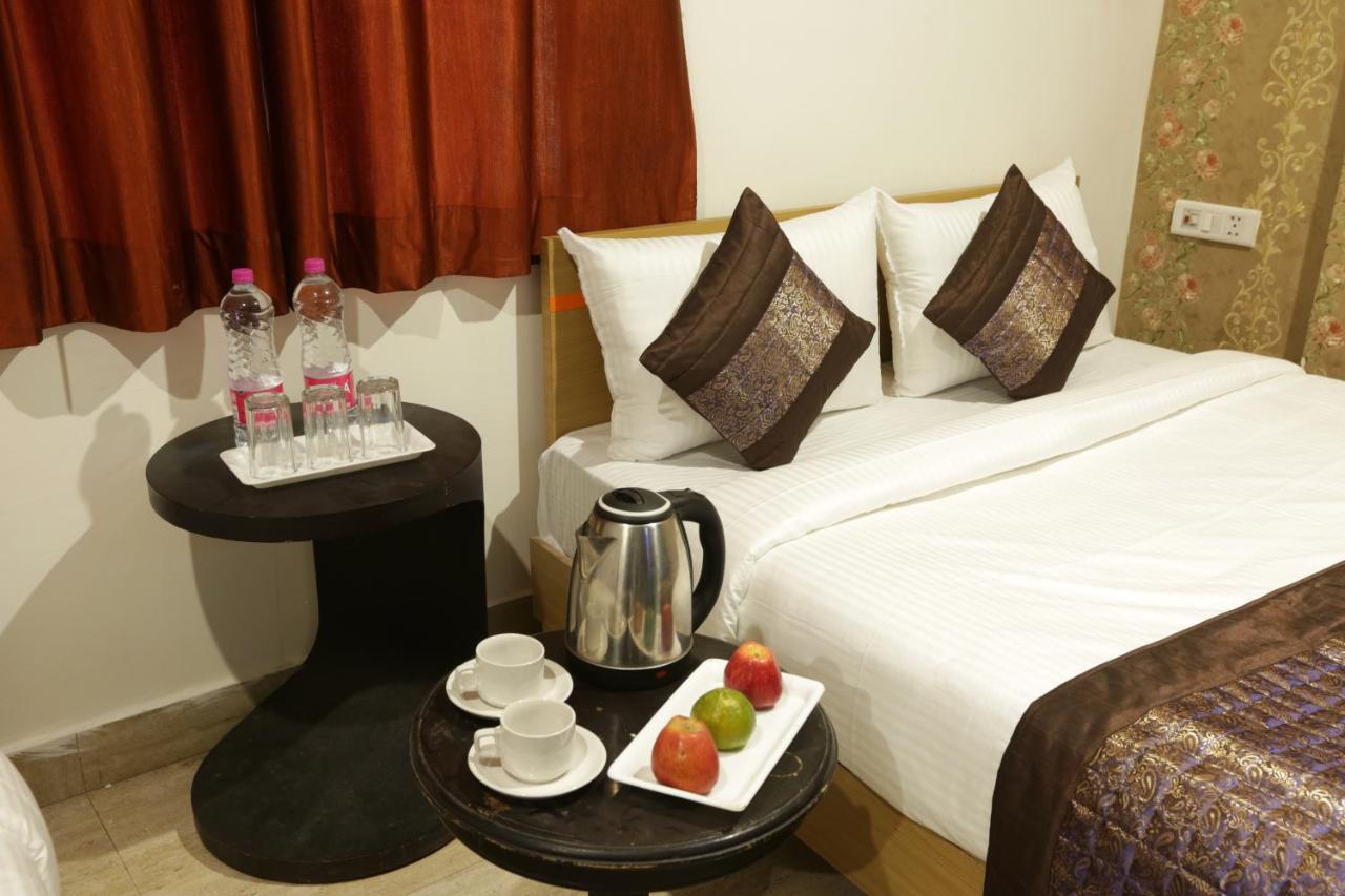 Green Plaza At Airport Hotel New Delhi Ngoại thất bức ảnh