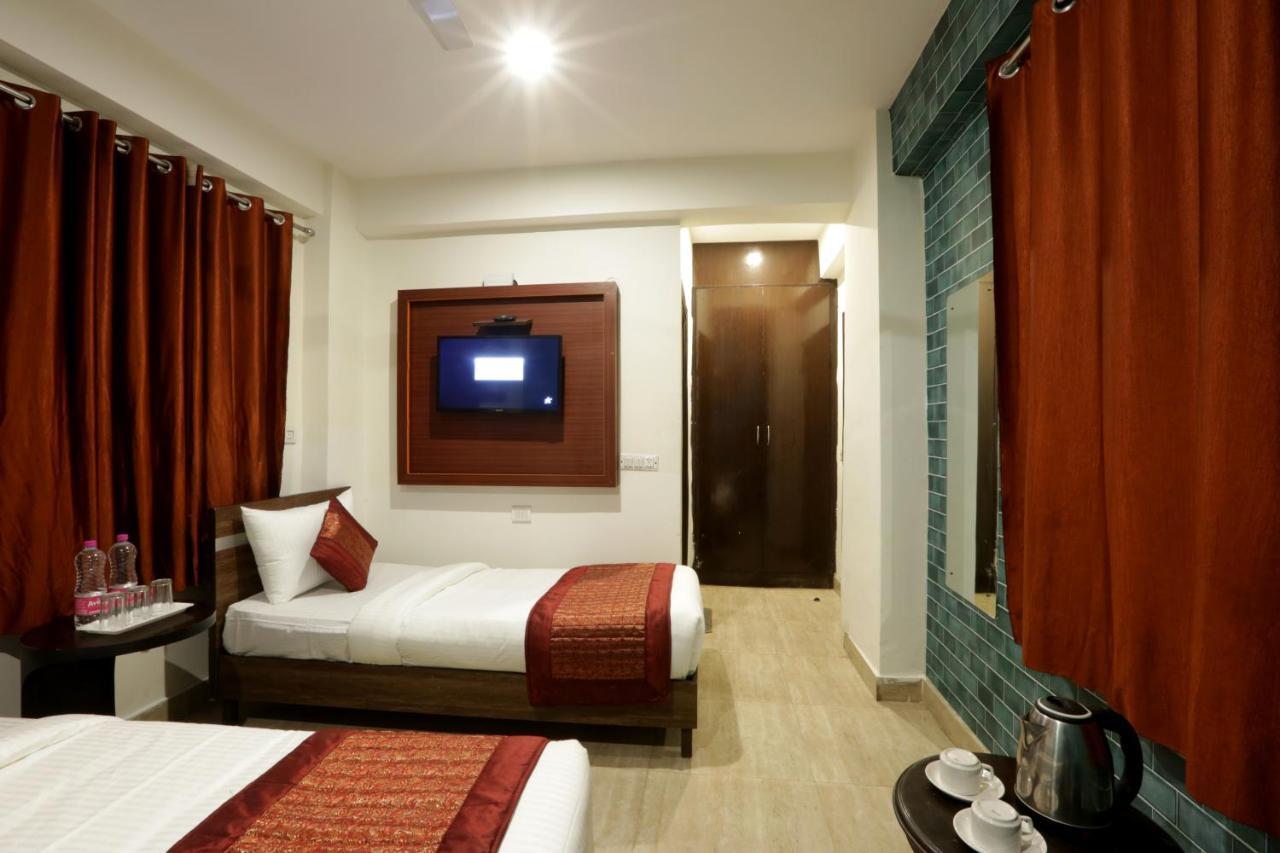 Green Plaza At Airport Hotel New Delhi Ngoại thất bức ảnh